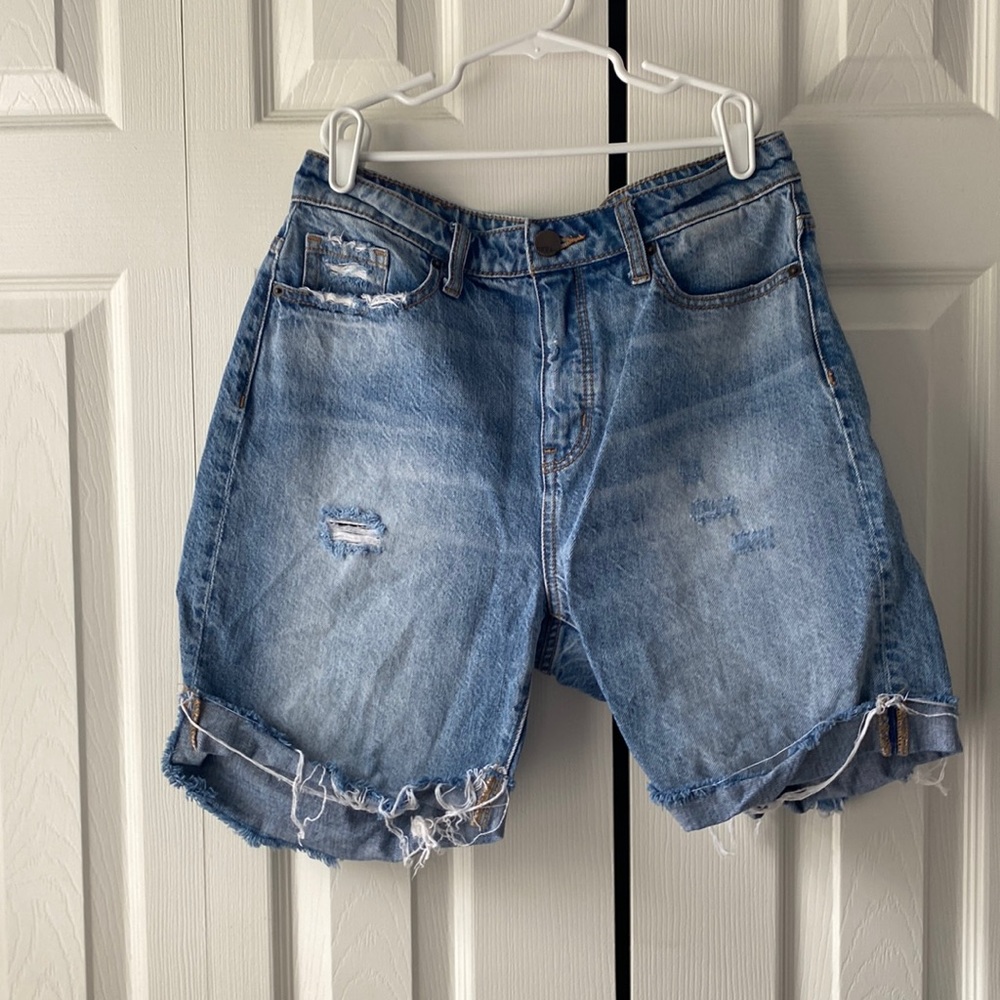 Buckle denim shorts